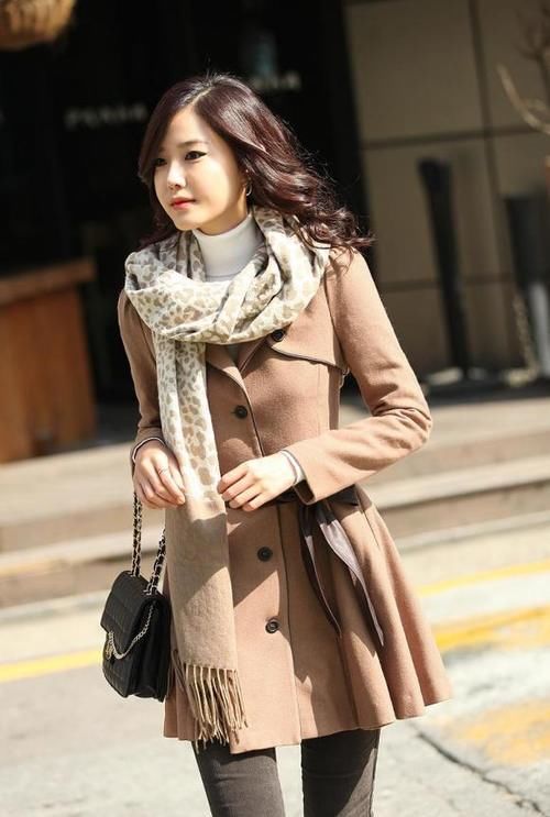  温暖|美女穿搭：小姐姐爱穿温暖的外套，温婉气质展露无疑啊
