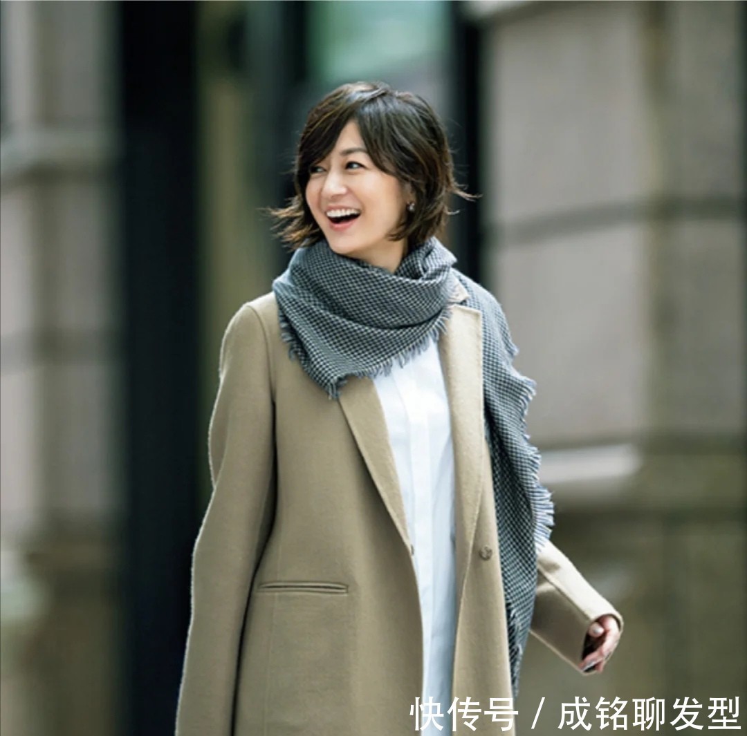 针织|她才是五十多岁女人的穿衣榜样!简单耐看又高级,优雅大气又减龄