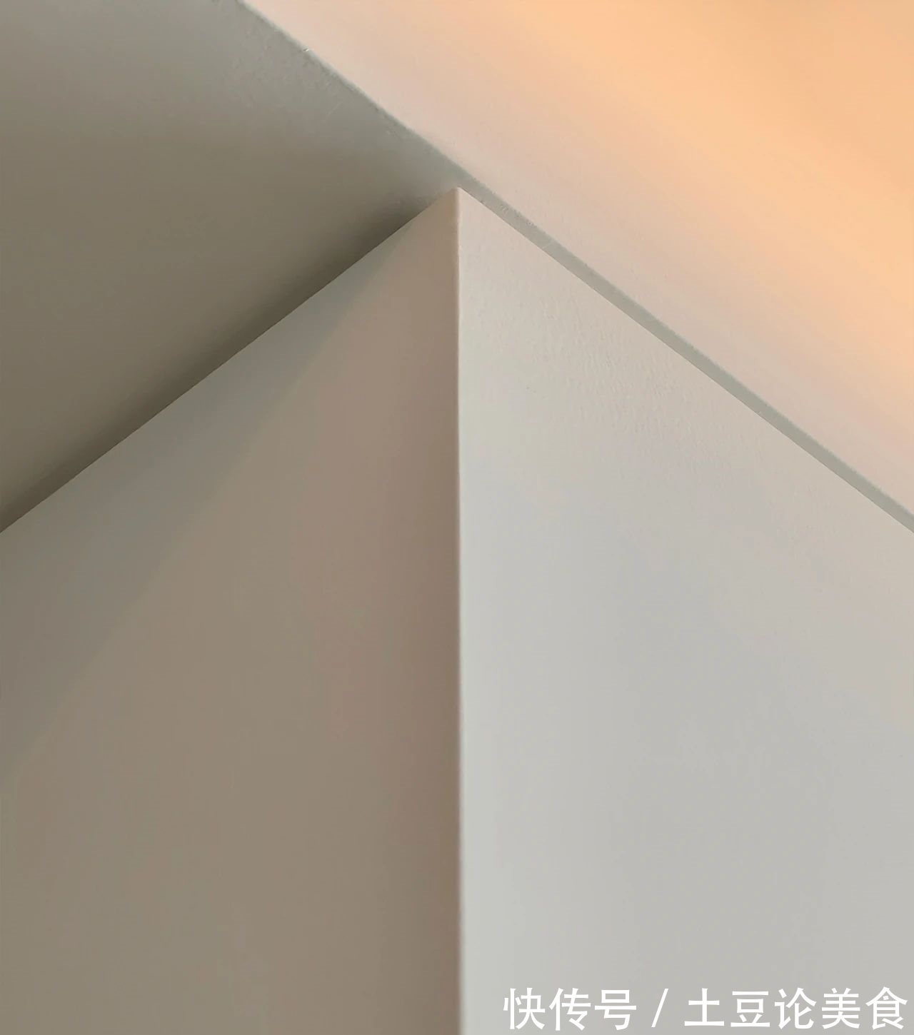 浅灰色|75㎡ 两居室，超多储物空间好看又实用，又充满高级感的生活空间~