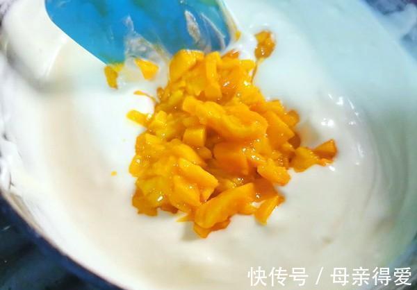 柠檬汁|空心泡芙，填入芒果冰淇淋，果酸成了甜蜜的幸福桥梁