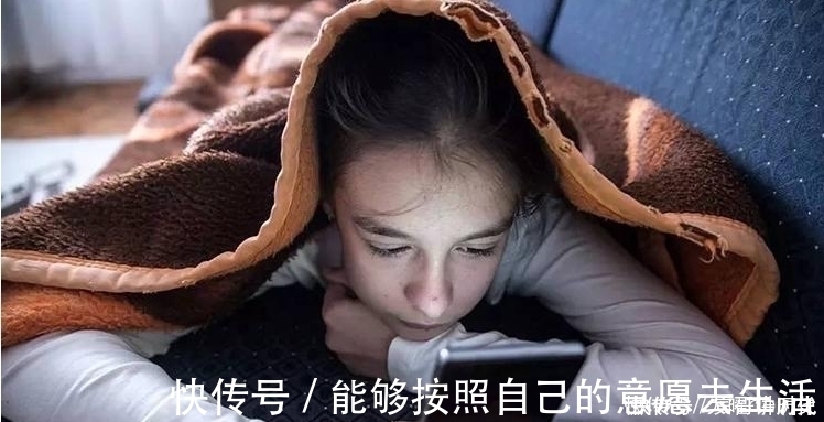 一条腿|每天练背长命百岁,4个动作疏通背部经络,放松背部,缓解酸痛