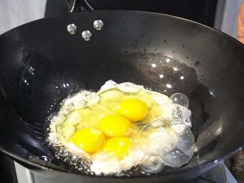 美食优选：这道菜吃出了外婆家的味道，开胃下饭，2碗米饭都不够吃