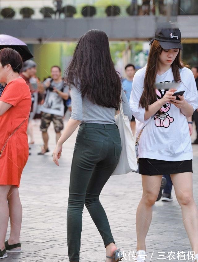 灰色 黑白搭配简约利落,黑灰搭配,则是温柔与干练的完美结合!