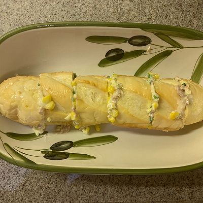 金枪鱼芝士夹馅法棍