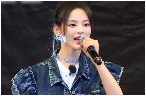 楊迪|楊超越玩游戲大哭,楊迪輸了被人抬起,綜藝節目的底線何在?