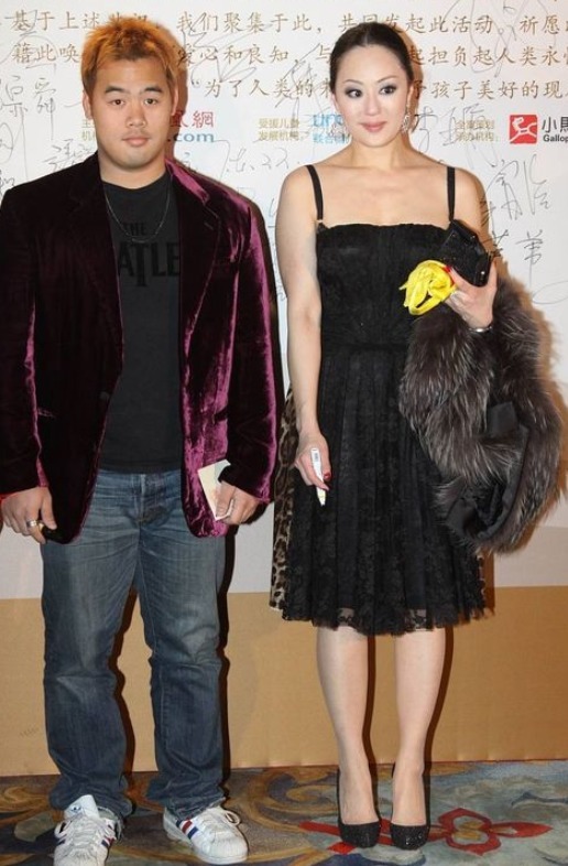 章小蕙|章小蕙才是“不老女神”,一身红色穿搭潇洒霸气,一点不像58岁