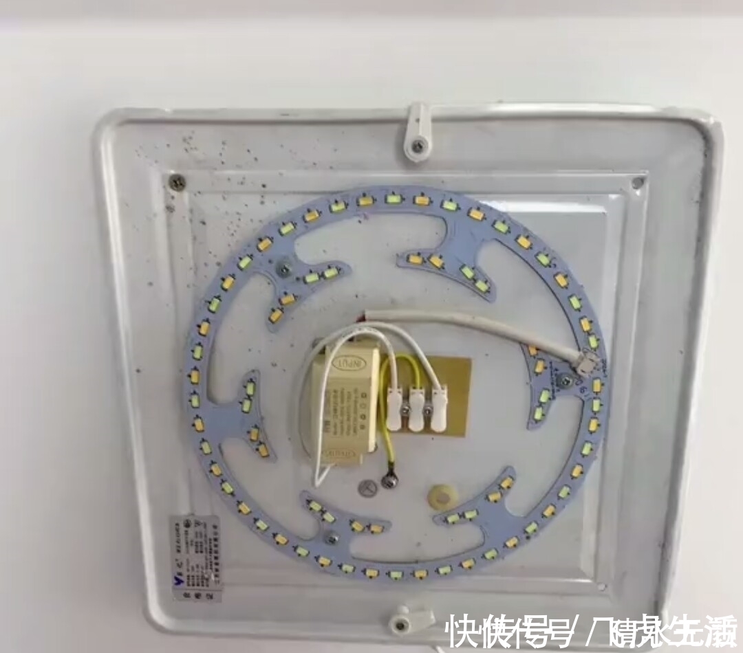 灯芯|家里吸顶灯坏掉换灯你就亏了,教你这样改比原来还要亮,只几块钱