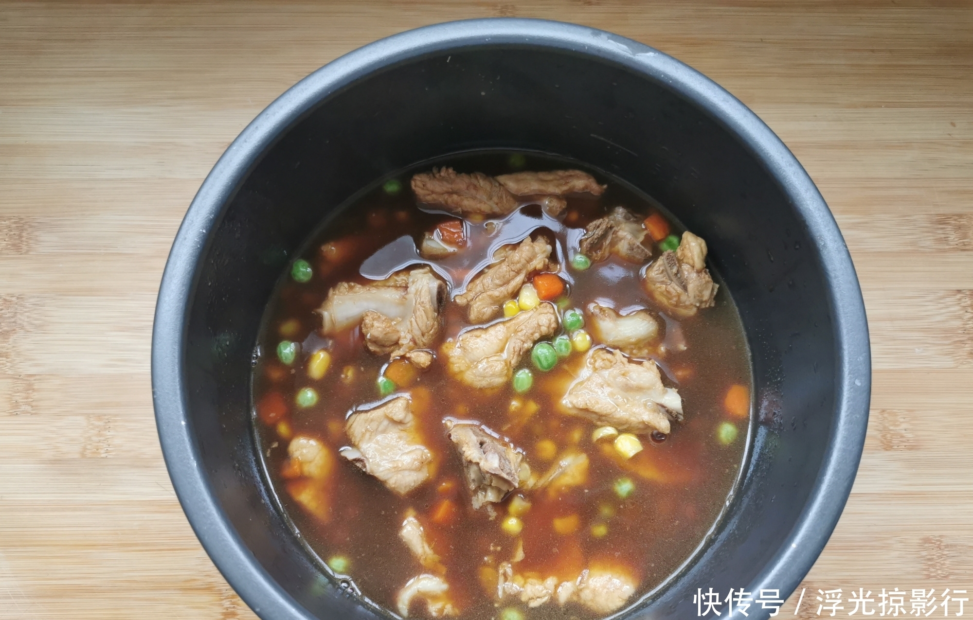 懒人|简单易做的懒人焖饭,饭、菜、肉一锅出,省事好吃,比叫外卖都快