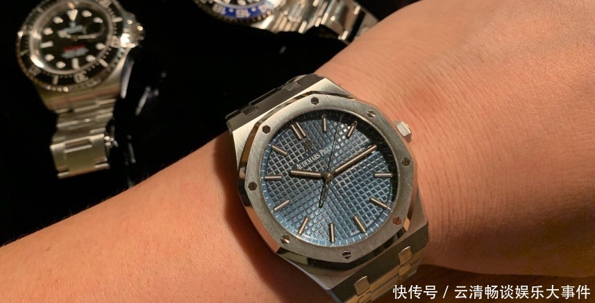 万国表|男人喜欢蓝色是天性吗?这些蓝色腕表到底是什么样的存在?