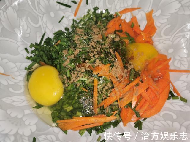 早餐饼|一把韭菜，一根胡萝卜，做好吃的蔬菜饼，简单营养，五分钟就完成