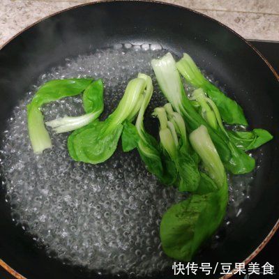 正宗地道的腊味煲仔饭做法，速来围观