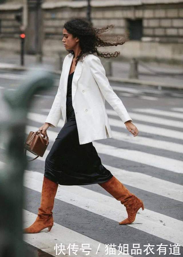搭配|只穿长裤不闷么?令人心动的穿搭组合裙子+靴子,确实很有魅力