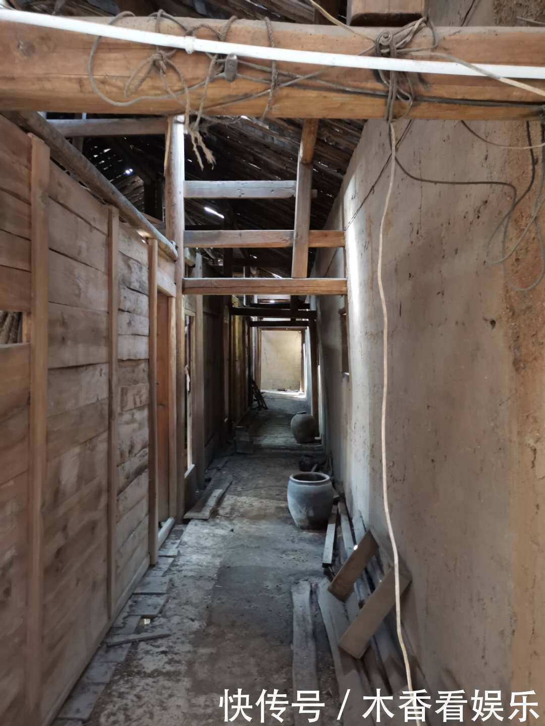 农村|第一次回农村老公家，被他家房子吓到了，这样的房子你们没见过！