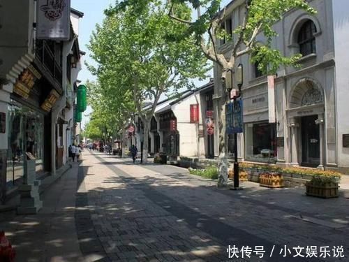 游客|我国受欢迎的4大旅行地,景色美游客多,最后一个游客赞不绝口