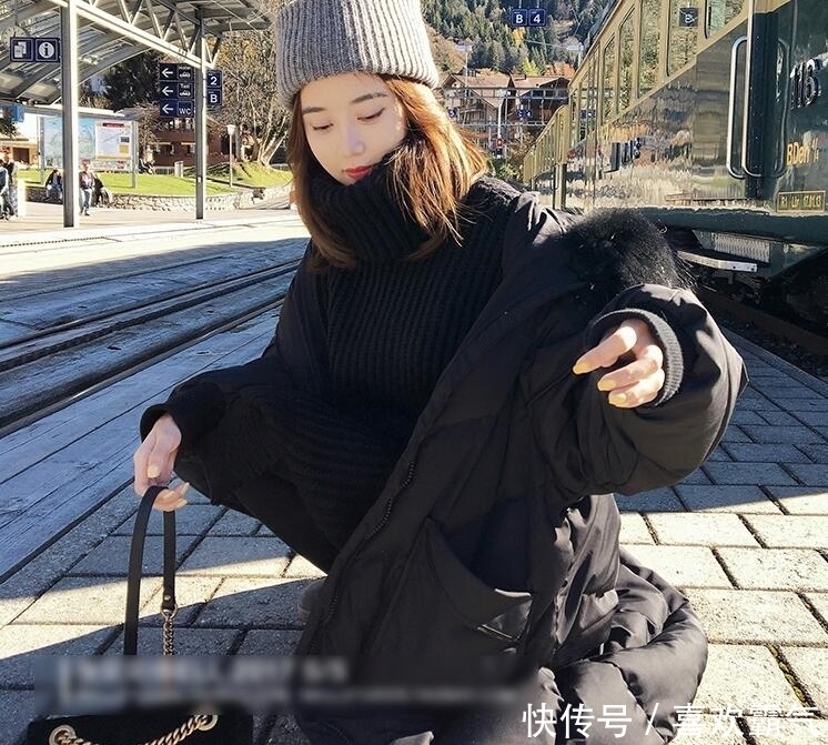 建议大家:羽绒服就买下面这颜色的,保暖还显年轻,几年不过时