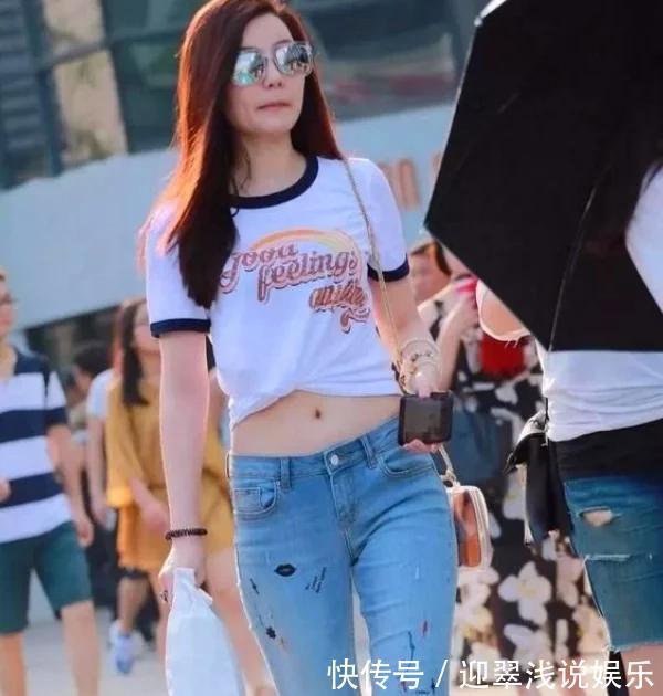 装扮 紧身牛仔裤装扮,又时尚又有韩范,尽显随性洒脱的帅气!