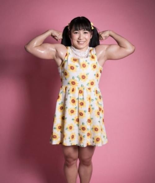 日本|日本肌肉萝莉，肱二头肌发达COS春丽，网友调侃脖子短