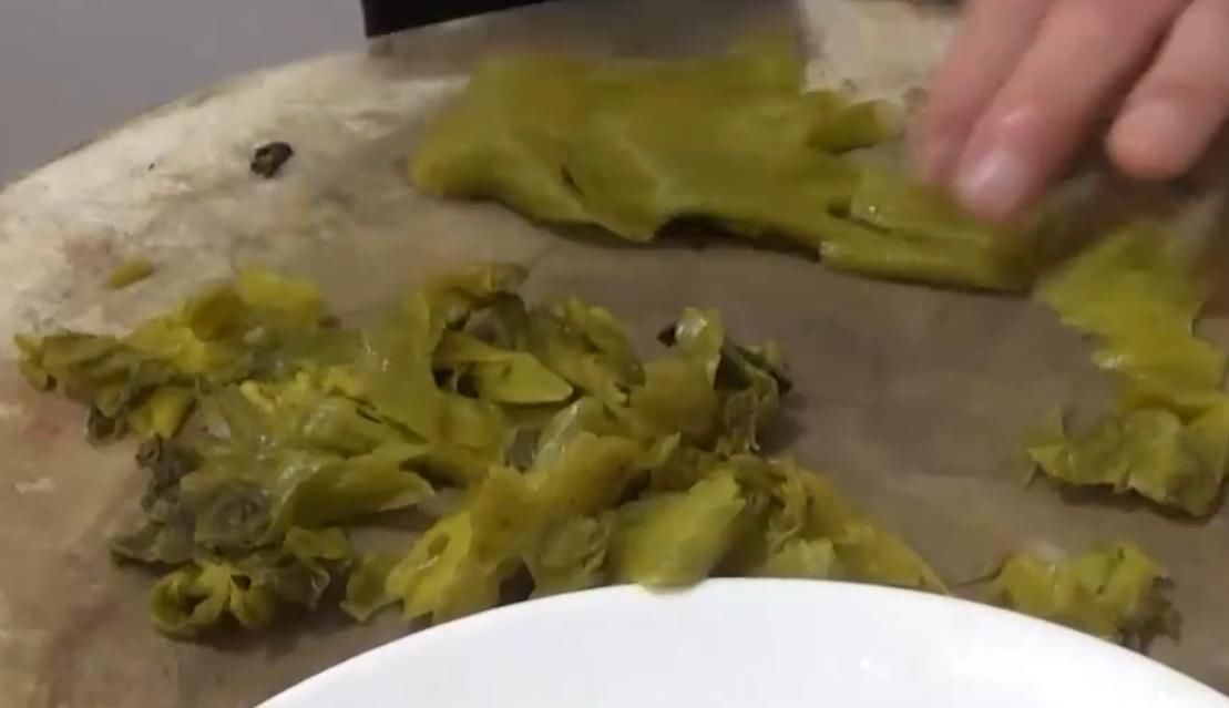 倒入|压轴菜酸菜鱼,咸香适口的鱼肉搭配酸菜,让人胃口大开,吃起来