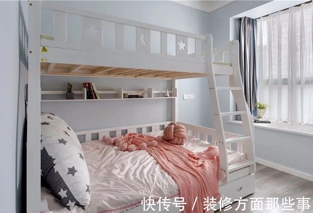 儿童房|小户型儿童房里,不用做上下床,靠墙做个到顶床美观又省空间