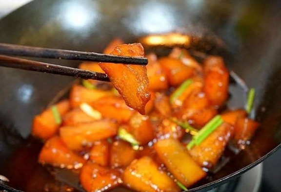 香菜|女人40岁以后要多吃以下菜，能美白皮肤，排毒减脂，利尿消肿