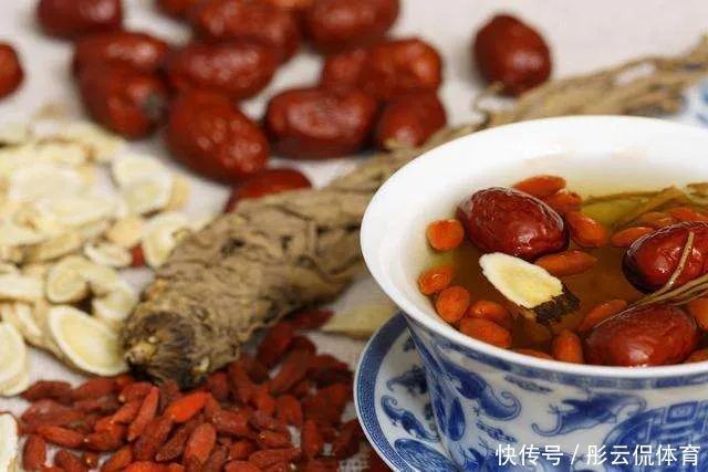 肝病都是拖出来的，一旦晨起有4个表现，是肝在“求救”，别大意