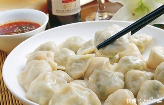 大厨多年经验告诉你，不管什么饺子，加上这两种“水”，鲜美多汁