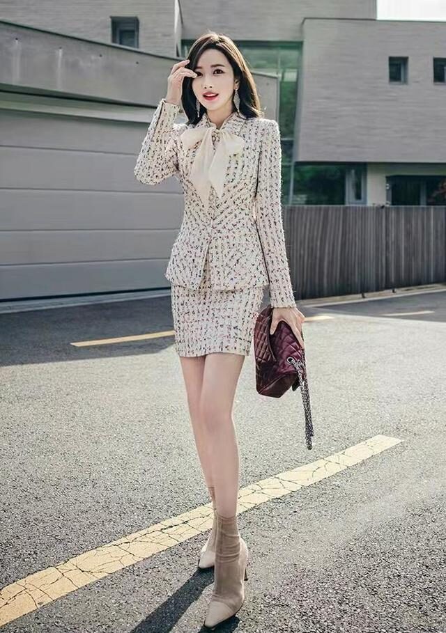 毛呢 时尚小香风,秋冬季高级穿搭,毛呢西服搭配气质半身裙