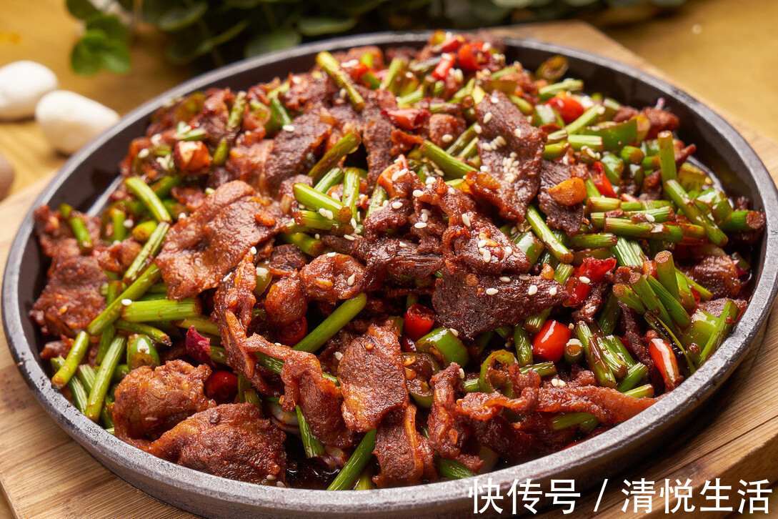 蛋清|腌牛肉只会放盐难怪又干又柴，大厨教你做法，炒出来又香又嫩