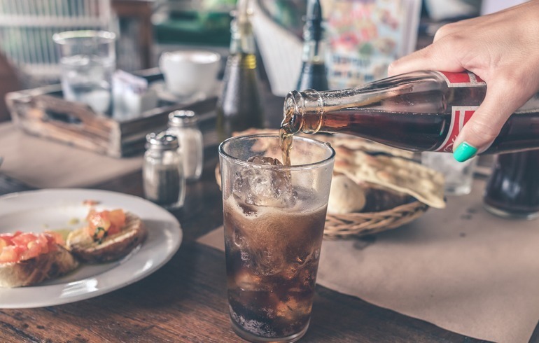 食物|鑫景健康:减肥中,那些食物看似很「健康」,实际上沾了就会胖?