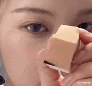 奇怪的美妆技巧,海绵蛋睫毛夹有妙用,多层粉底打造能无暇底妆?