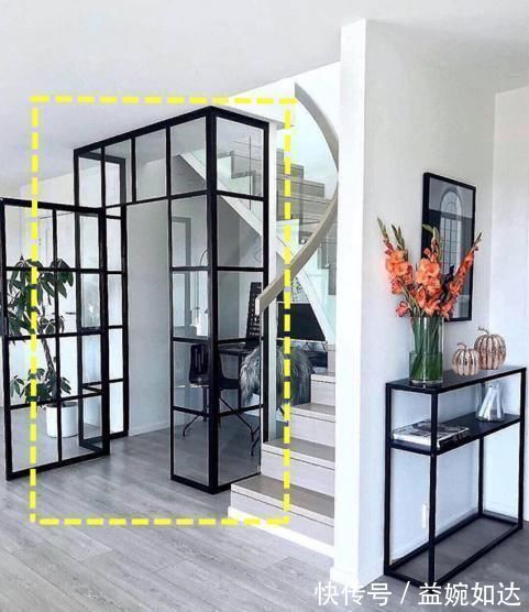玻璃|楼梯下空着,如今越来越多人都直接改成书房,不要1㎡却实用多了