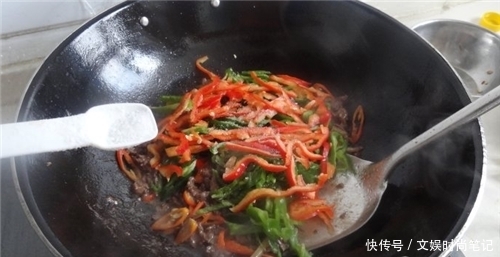 它是“带饭党”的最爱,简单一炒就出锅,菜品鲜嫩营养还管饱!