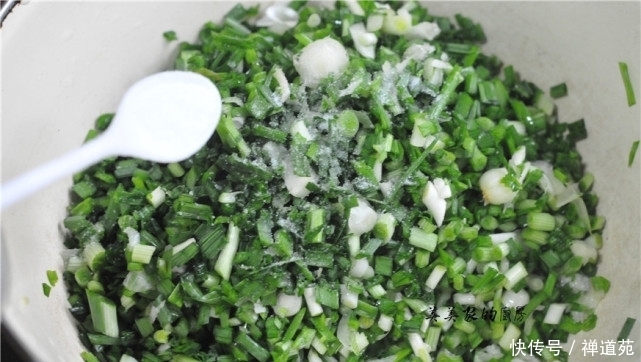 春天别只会吃韭菜!早餐试试此物,比韭菜香,比白菜补,淡化白斑