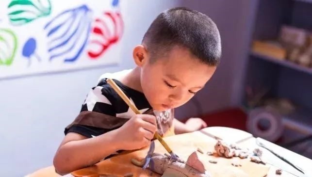 魔童降世|7岁男孩模仿“哪吒”火了,经典动作惹网友惊呼魔童降世
