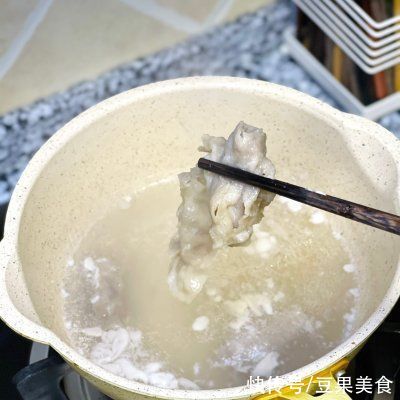 不重样早餐组合｜酸汤肥牛面+茶叶蛋+百香果柠檬水