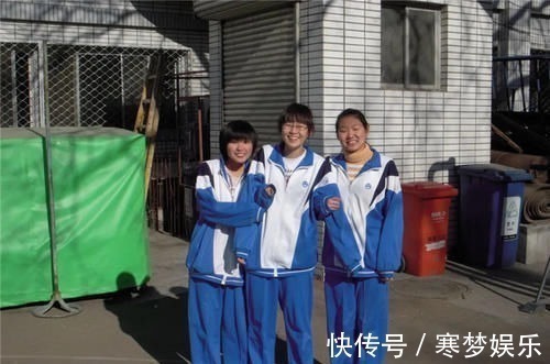 质量|孩子每次回家都说冷,宝妈怀疑校服有问题,剪开校服后宝妈哭了