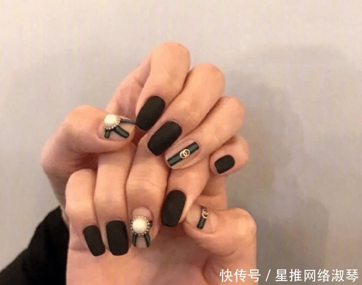 超有名媛范儿的甜美小香风美甲,精致不浮夸,千万别错过