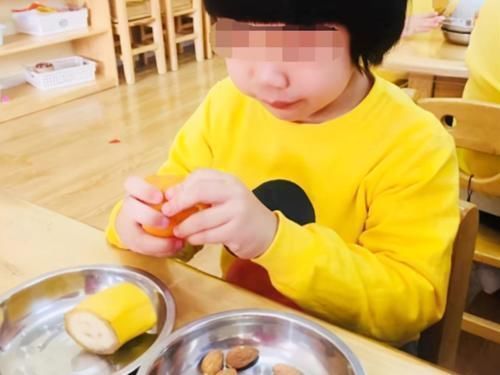 幼儿园|“每月4千学费,只给孩子吃一小段香蕉”家长生气,质问老师