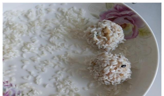 孩子|妈妈教我做的糯米肉丸子,回到家隔三差五做一次,孩子见到就喜欢
