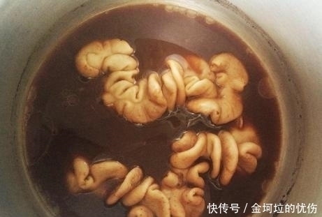 大厨|清洗猪大肠,不加盐不用醋,大厨教我1招,轻松去腥臭,无异味