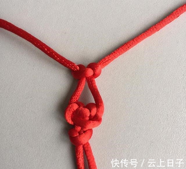 绕圈 心形结手链的编法教程,非常简单,只要2个结法就能编出!收藏了!