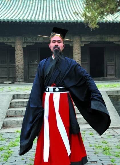 衍圣公作为孔子后人,忠君爱国乃本分,不料异族入侵第二天便称臣