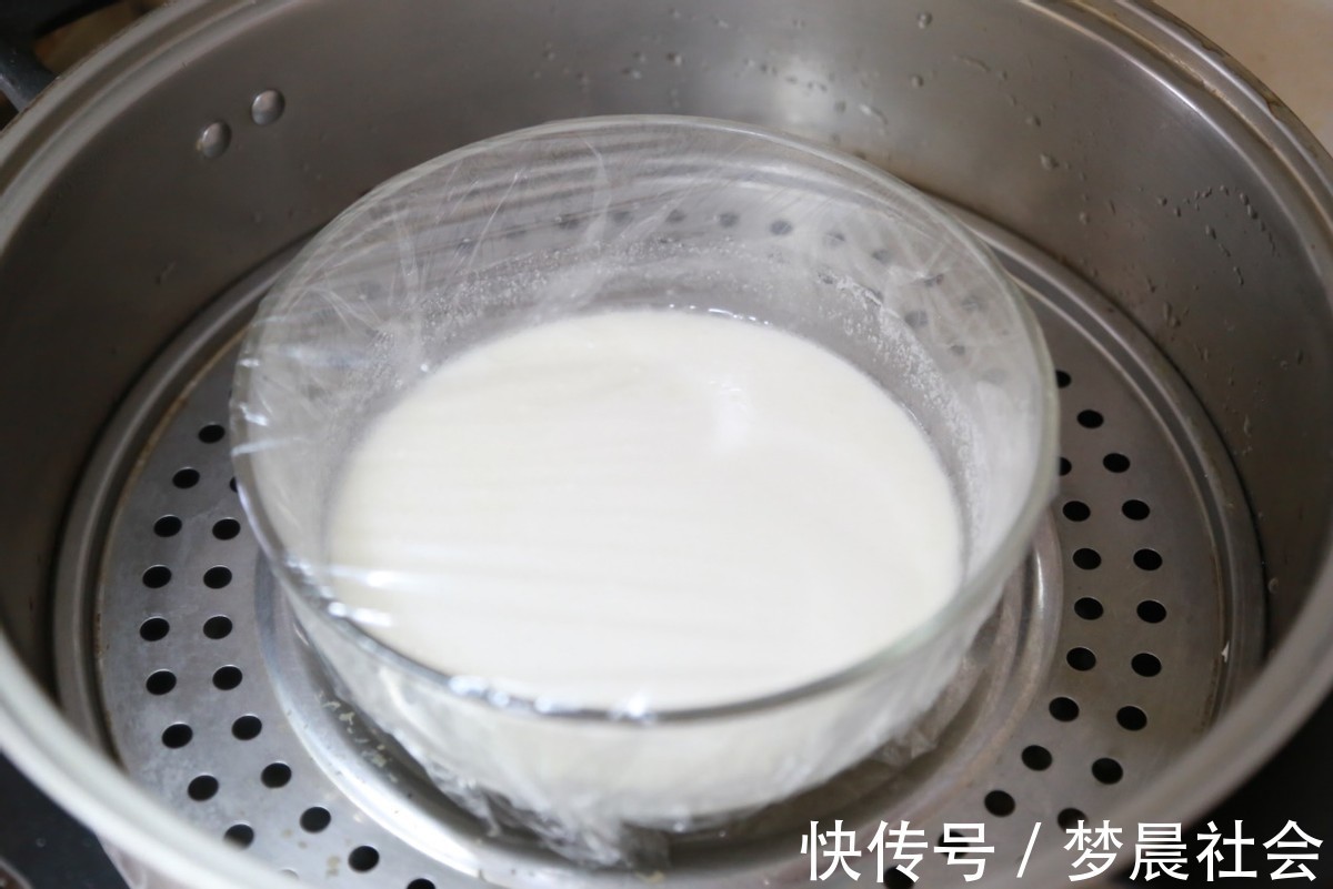 面糊|自制糯米豆沙卷,软糯的外皮,甜甜的馅料,真的是太好吃了