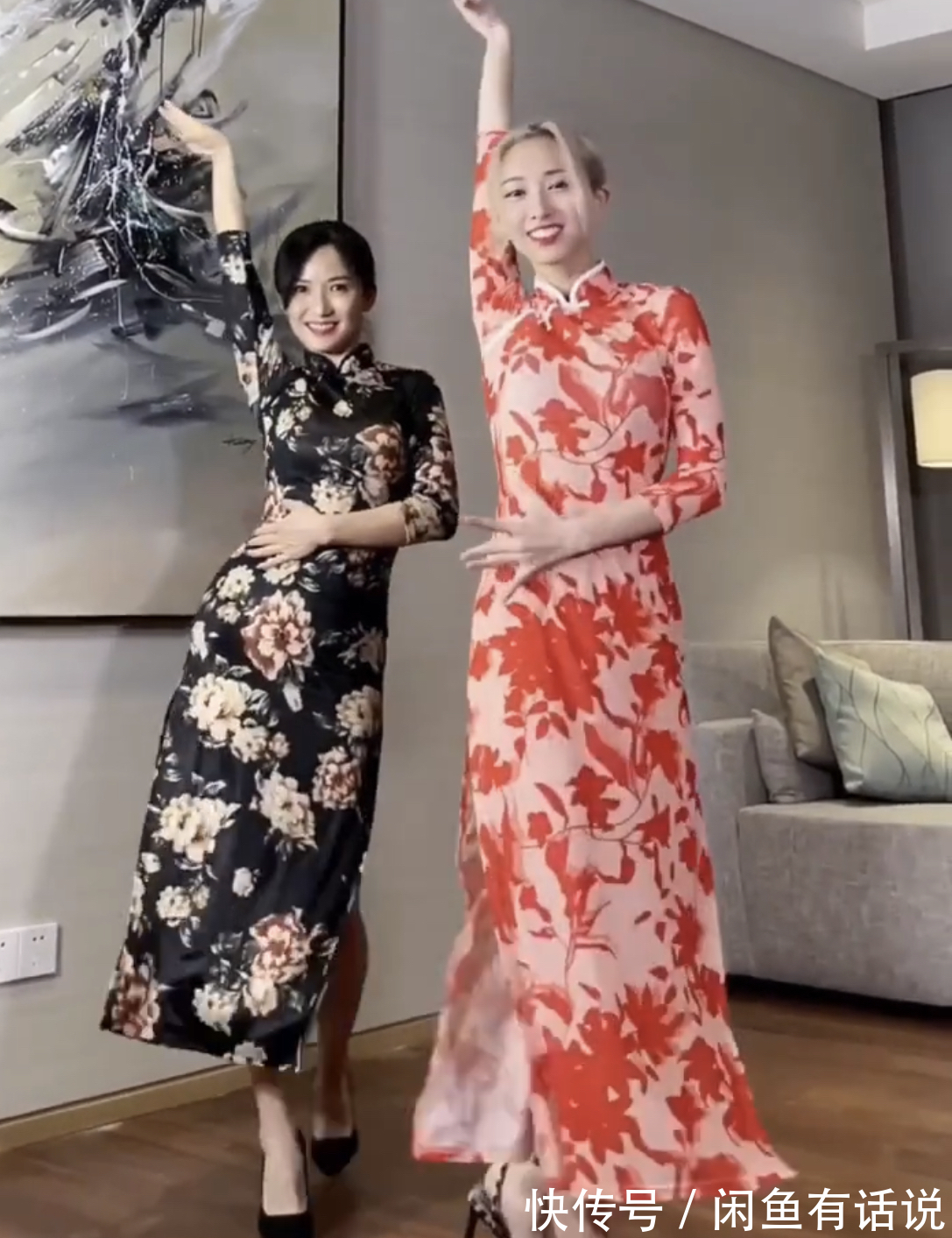 印花|母女俩穿旗袍跳女团舞,45岁妈妈气质惊艳,腰身纤细不输00后女儿