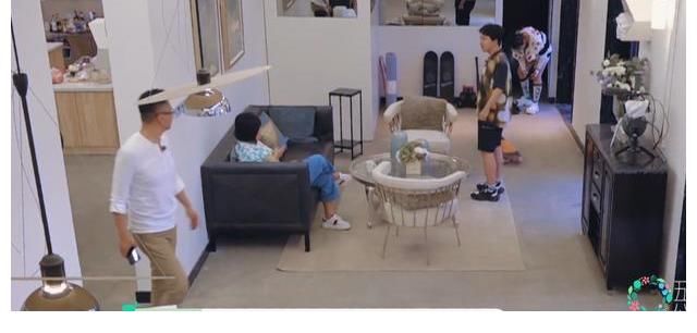 郭麒麟|郭麒麟疑人设崩塌，拒绝帮助陈陈陈还背后吐槽，两人关系耐人寻味