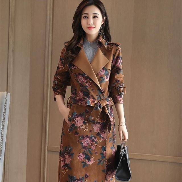 风衣|中国风外套+旗袍式连衣裙,这样穿实在太美,到哪里都是焦点