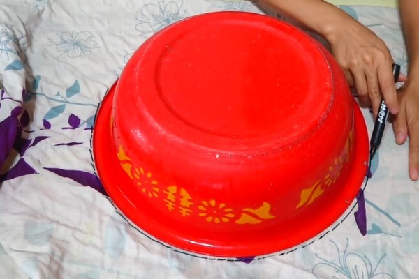 旧床单上扣一个洗脸盆,好多人不知道有啥用,但用过的人都夸好