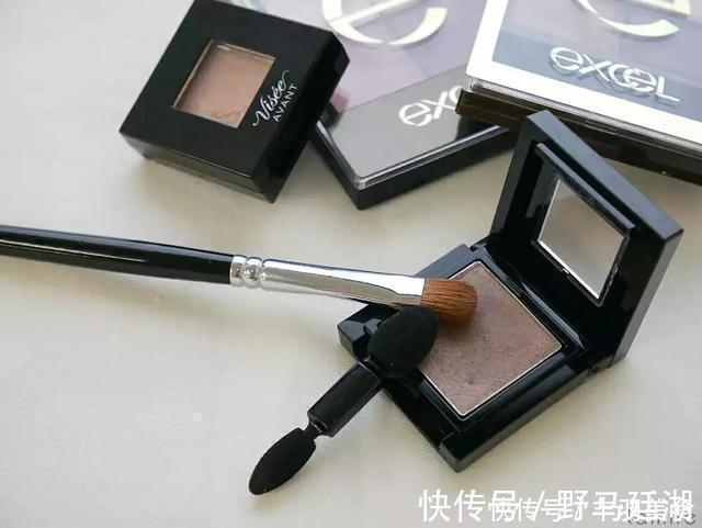 手指|日本化妆师告诉你,想要精致眼妆,这三个工具都不能少!