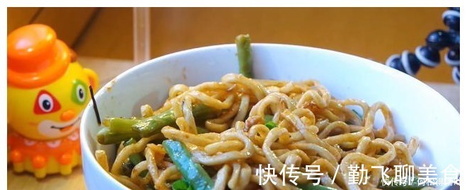 老丝|面条不再煮着吃,教你这样做,给肉都不换,一次能吃3大碗!