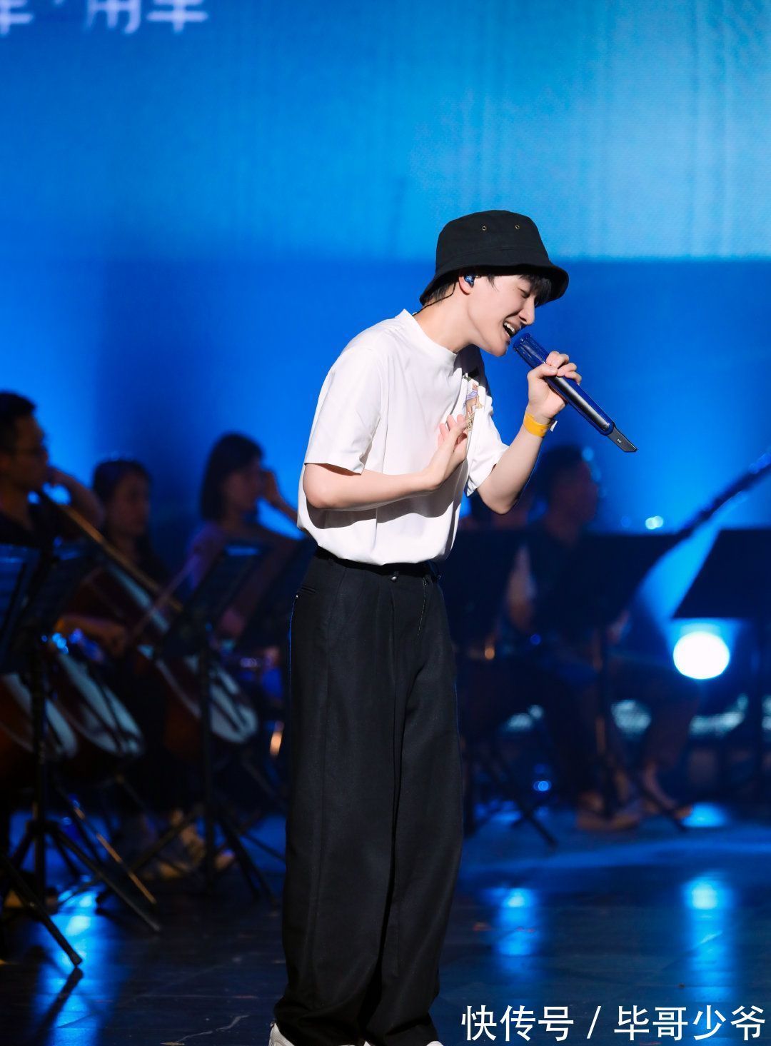 郎朗|湖南卫视818节目单来了，周深不仅要唱《大鱼》，还要唱平凡之路